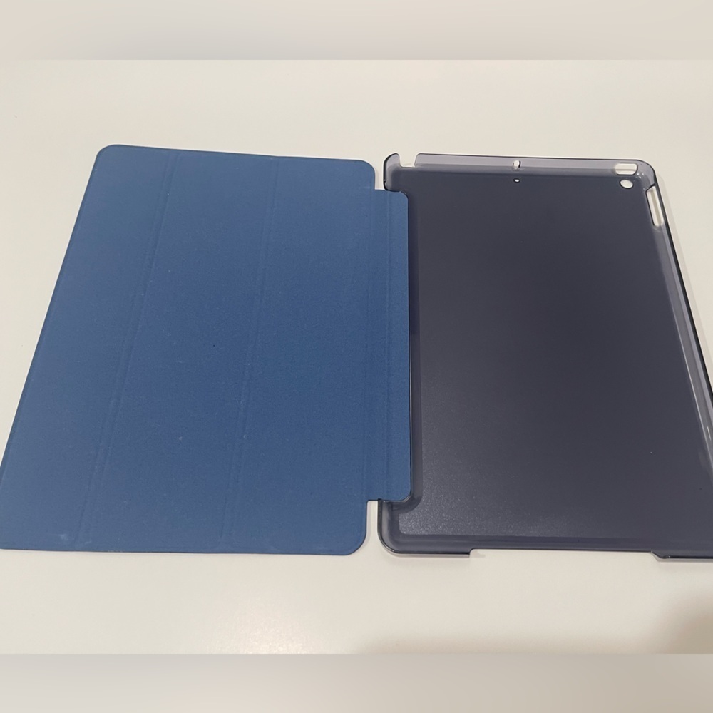 iPad Cover - Picture 2 of 10